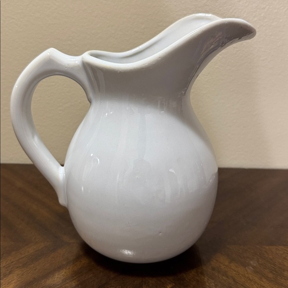 Vtg 1970s McCoy white pottery pitcher. #7527. - Picture 2 of 7